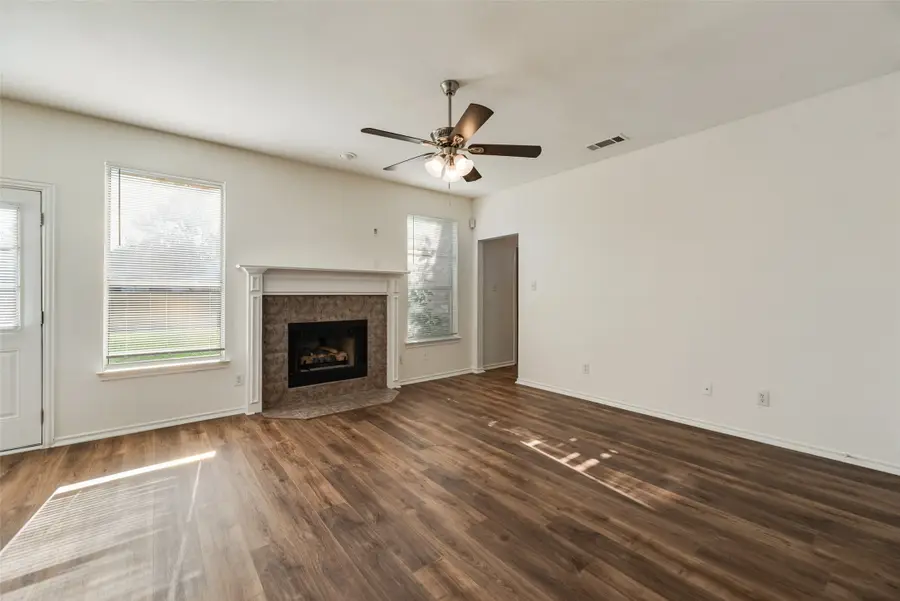 821 S Parks Drive, Desoto, TX 75115 - #2