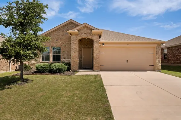 905 English Drive, Aubrey, TX 76227
