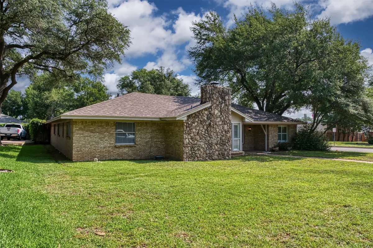 4501 Trowbridge Drive, Arlington, TX 76013 - #1
