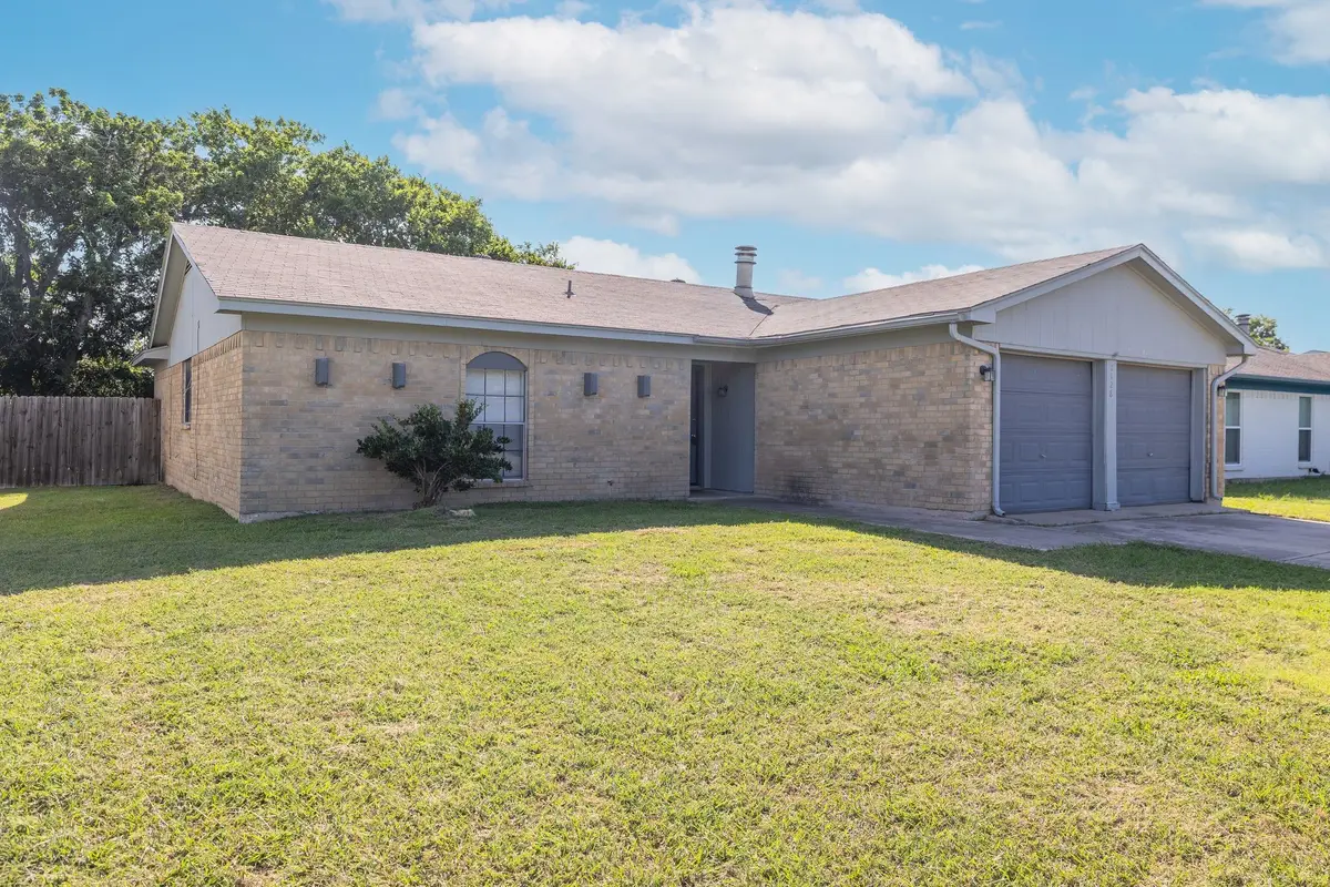 1128 Georgian Road E, Saginaw, TX 76179 - #1