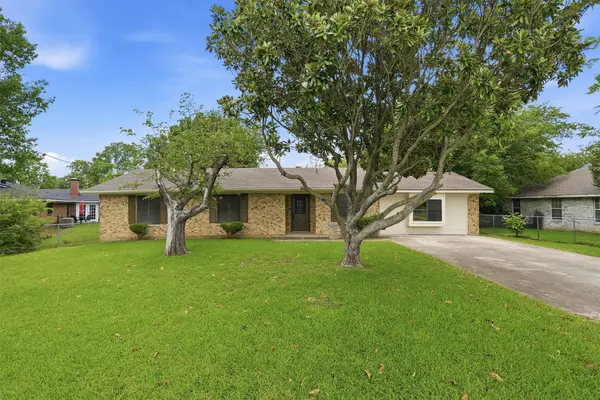 108 Loraine Street, Pottsboro, TX 75076