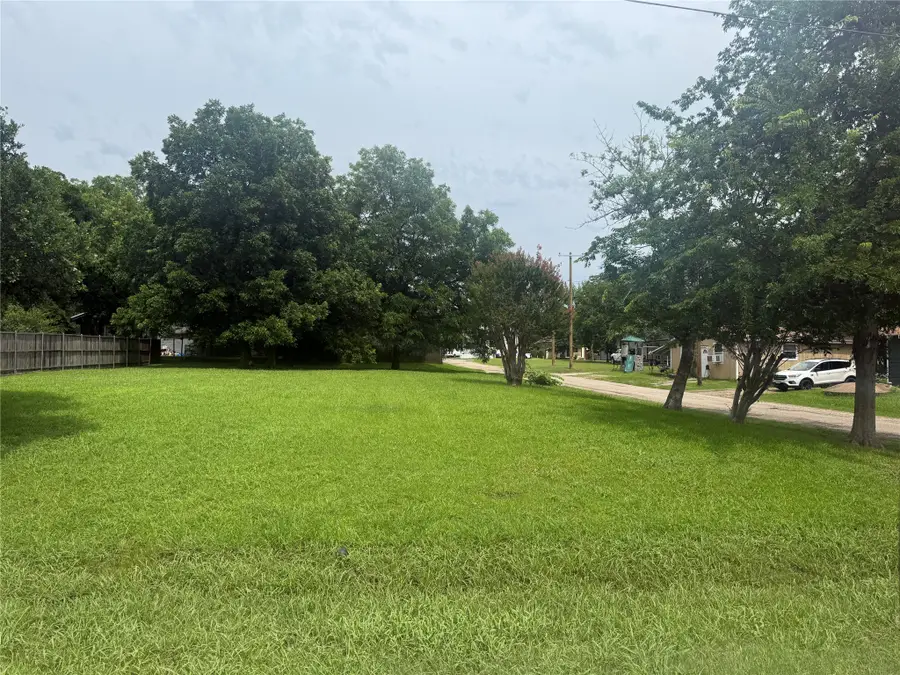 000 Manson Street, Wolfe City, TX 75496 - #2