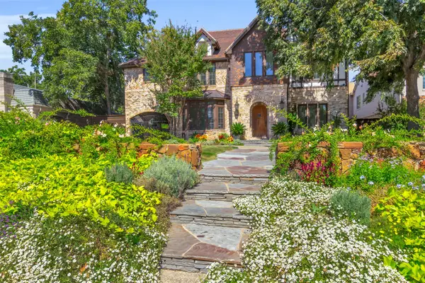 6743 Gaston Avenue, Dallas, TX 75214