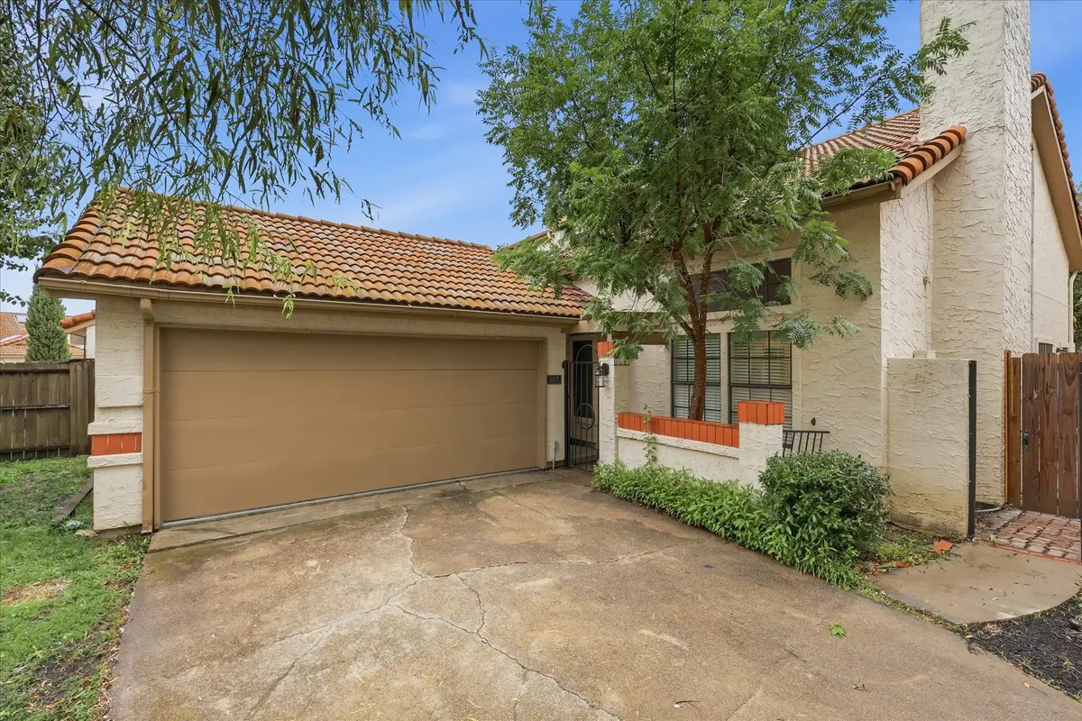 607 Mission Circle, Irving, TX 75063 - #1