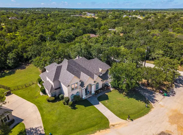 100 Manders Court, Runaway Bay, TX 76426