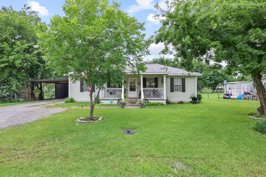 304 Lee Street, Wolfe City, TX 75496 - #2
