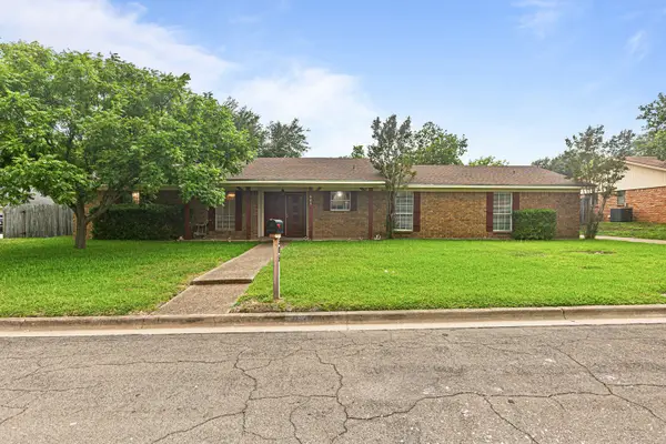 505 Pinewood Lane, Hewitt, TX 76643