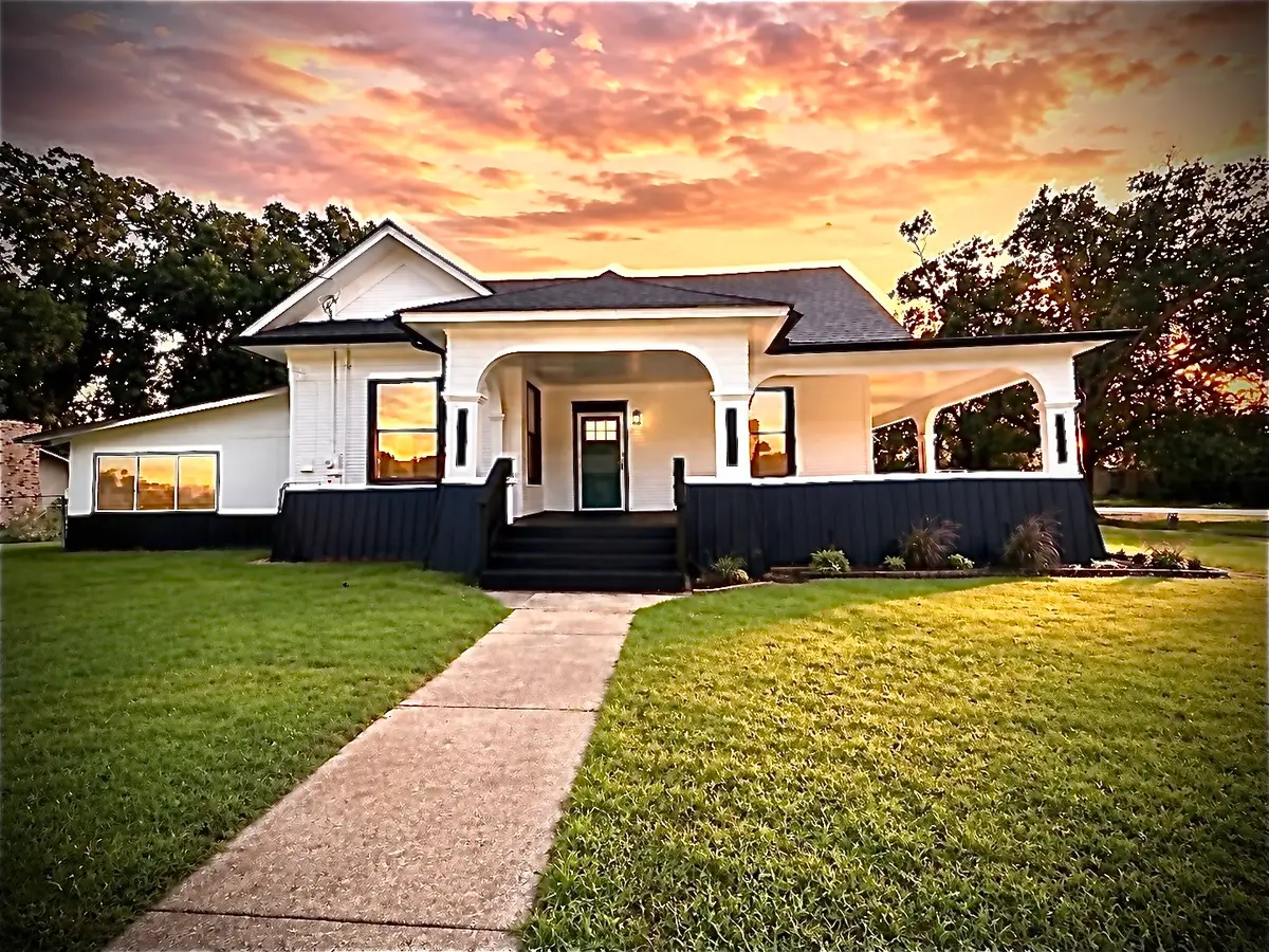 402 E Navasota Street, Groesbeck, TX 76642 - #1