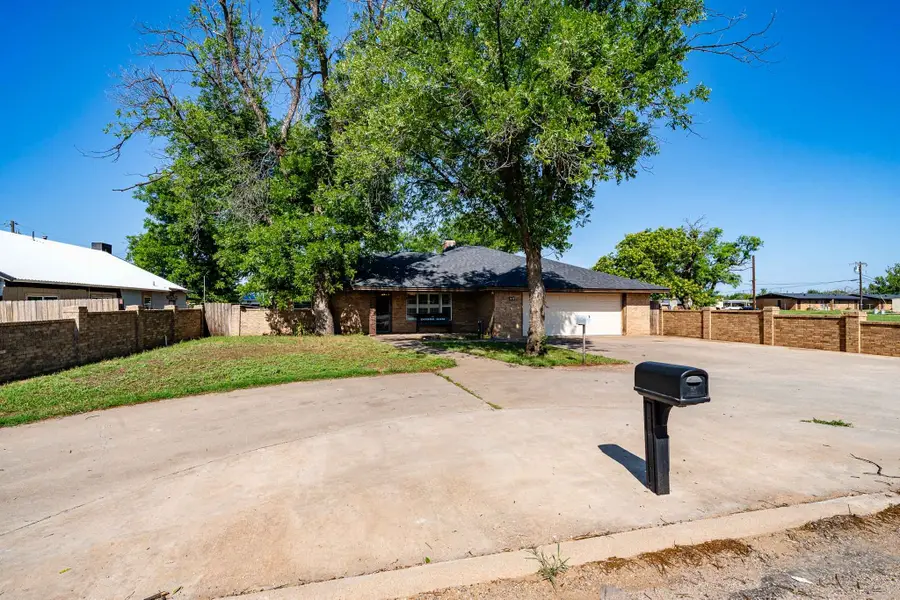 605 N Cleveland, Rotan, TX 79546 - #3