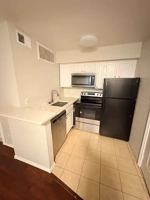 9821 Walnut Street #304, Dallas, TX 75243
