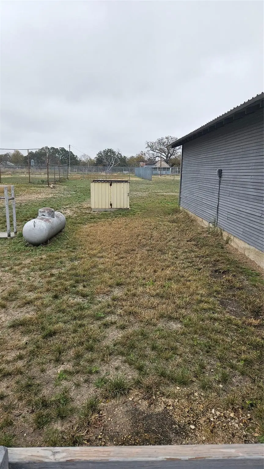 4 W Sherman Street, Mullin, TX 76864 - #2