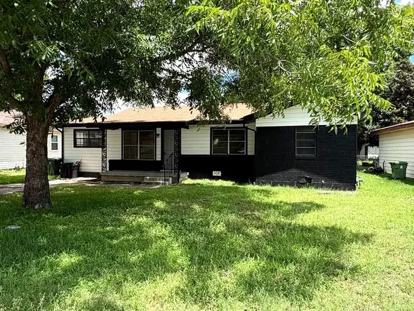 780 Betty Lane, Hurst, TX 76053