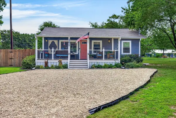 101 W Merry Way, Gun Barrel City, TX 75156