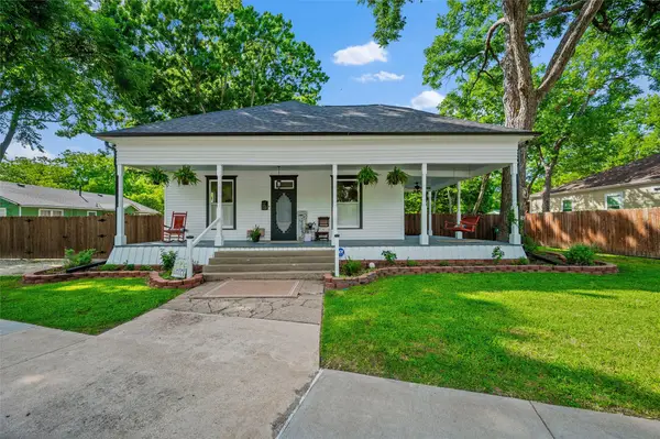 911 E Marvin Avenue, Waxahachie, TX 75165
