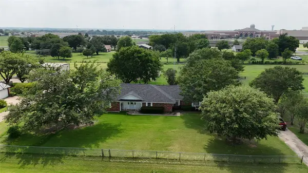 125 Hollie Drive, Red Oak, TX 75154