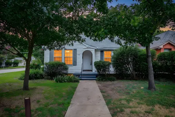 3148 Rogers Avenue #3, Fort Worth, TX 76109