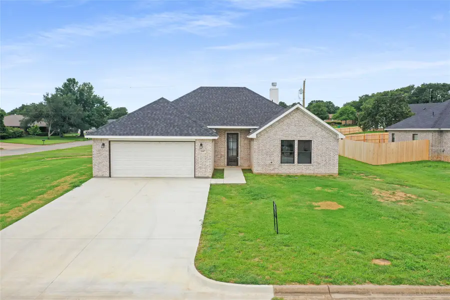 1607 W College, Jacksboro, TX 76458 - #2
