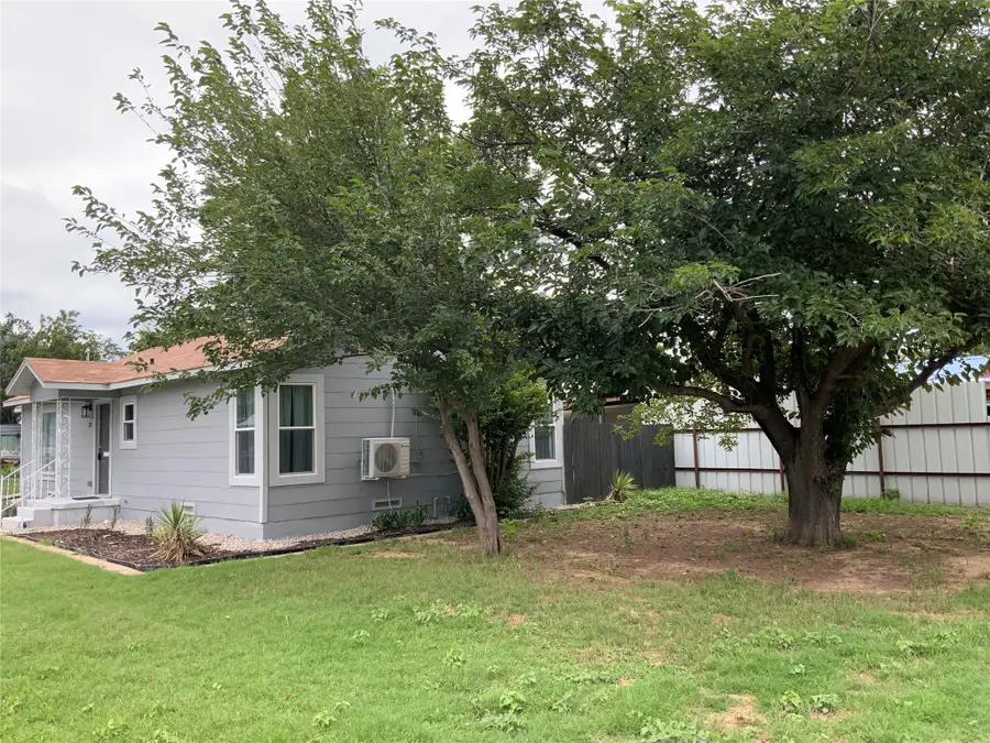 215 S 4th Street, Jacksboro, TX 76458 - #2
