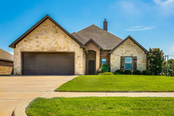 815 Chestnut Grove Drive, Cleburne, TX 76033