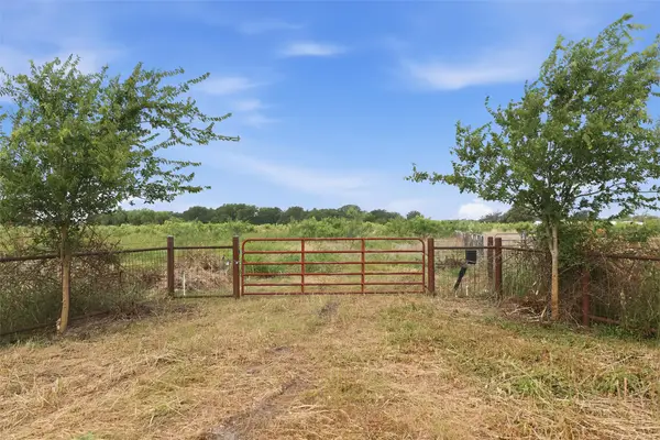 990 Lcr 610, Mart, TX 76664