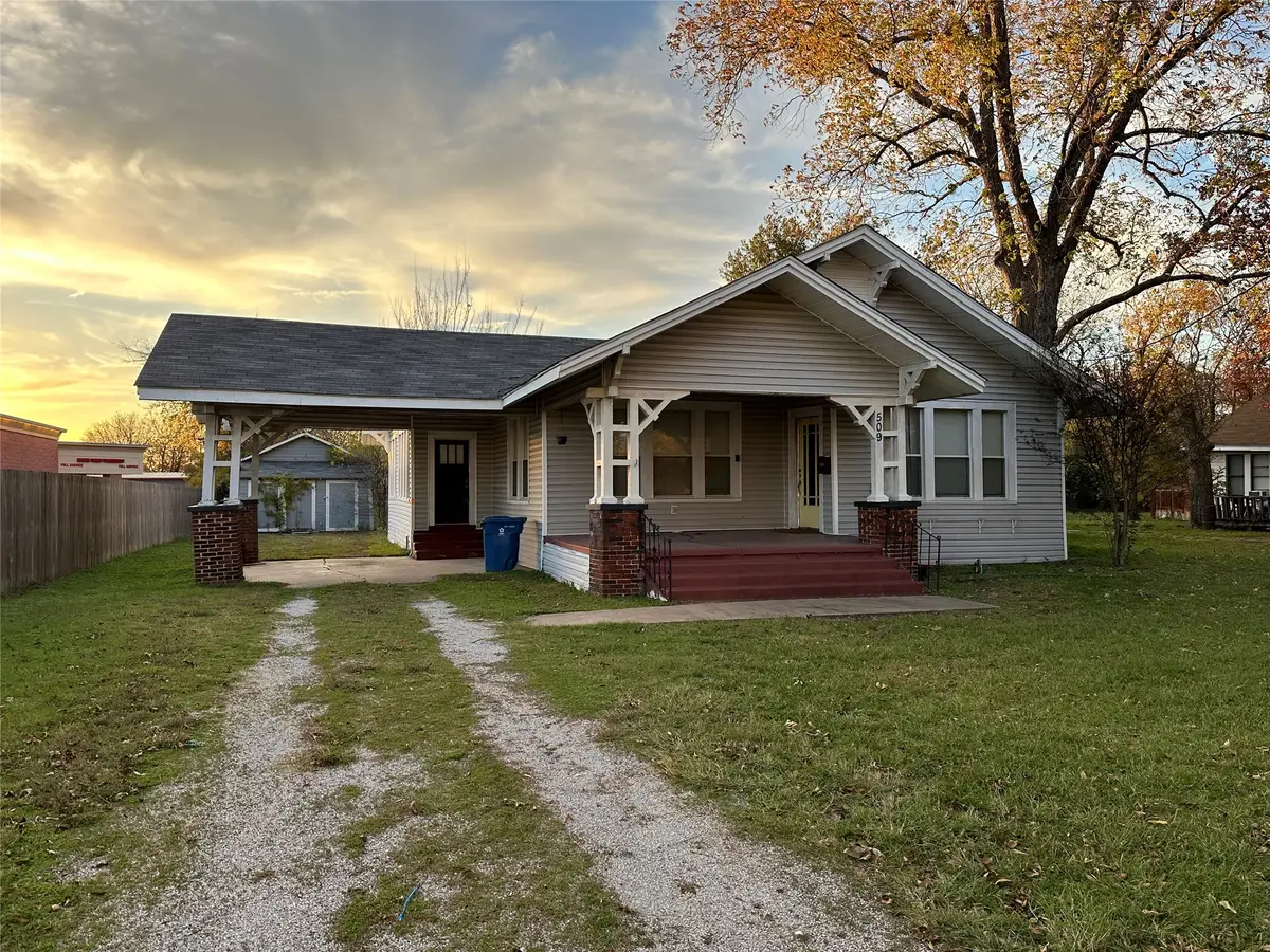 509 N Ross Avenue, Mexia, TX 76667 - #1