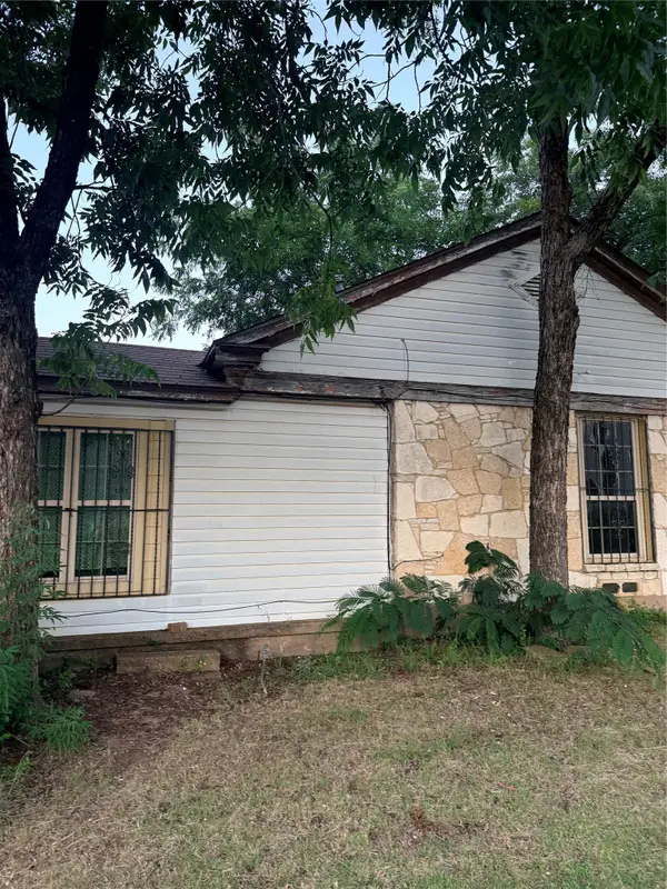 4027 Penrod Avenue, Cockrell Hill, TX 75211