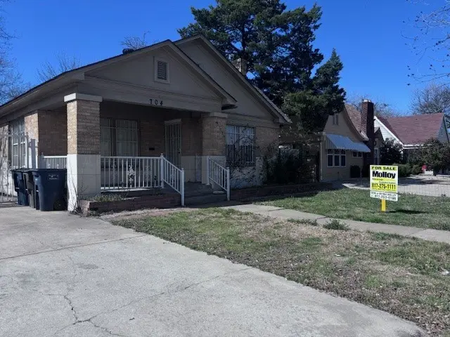 704 S Oakland Boulevard, Fort Worth, TX 76103 - #2