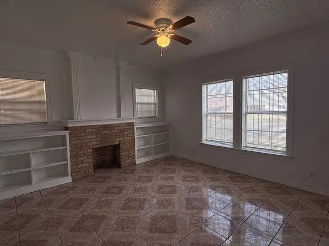 704 S Oakland Boulevard, Fort Worth, TX 76103 - #3