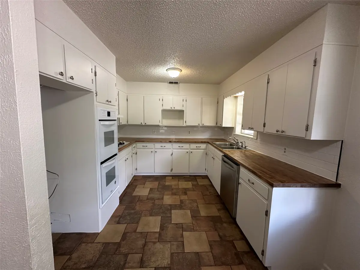 303 N Victor Street, Comanche, TX 76442 - #1