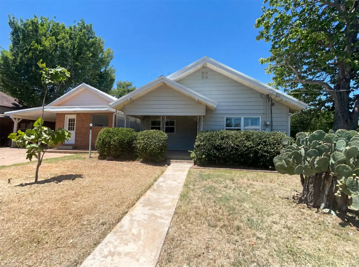 421 N 3rd Street, Jacksboro, TX 76458 - #1