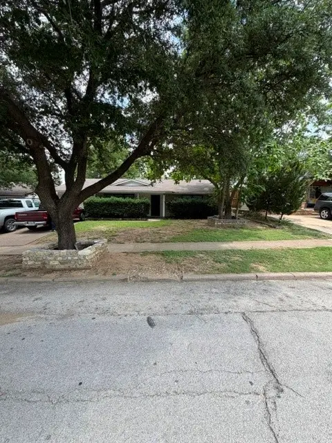 430 W Phillips Court, Grand Prairie, TX 75051