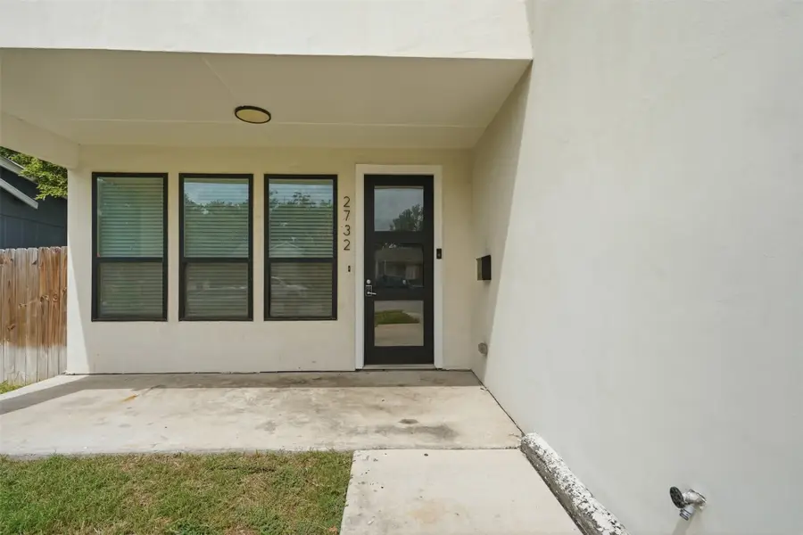 2732 Livingston Avenue, Fort Worth, TX 76110 - #3