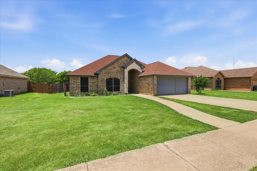 124 Chambers Creek Circle, Maypearl, TX 76064 - #2
