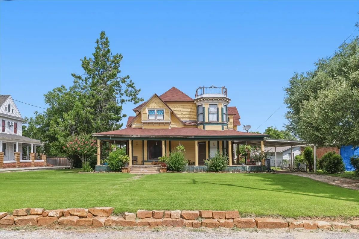 607 Coggin Avenue, Brownwood, TX 76801 - #1