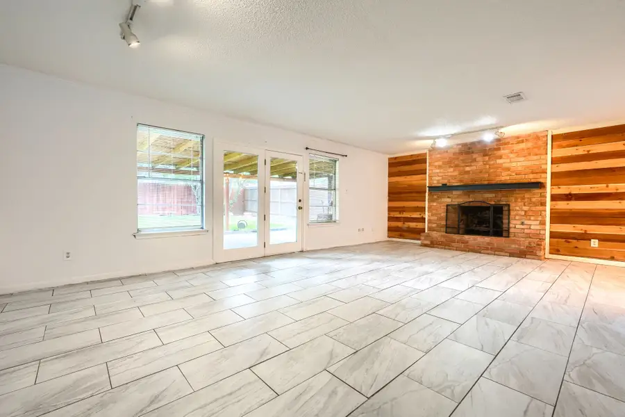 821 Prestwick Street, Bedford, TX 76022 - #3