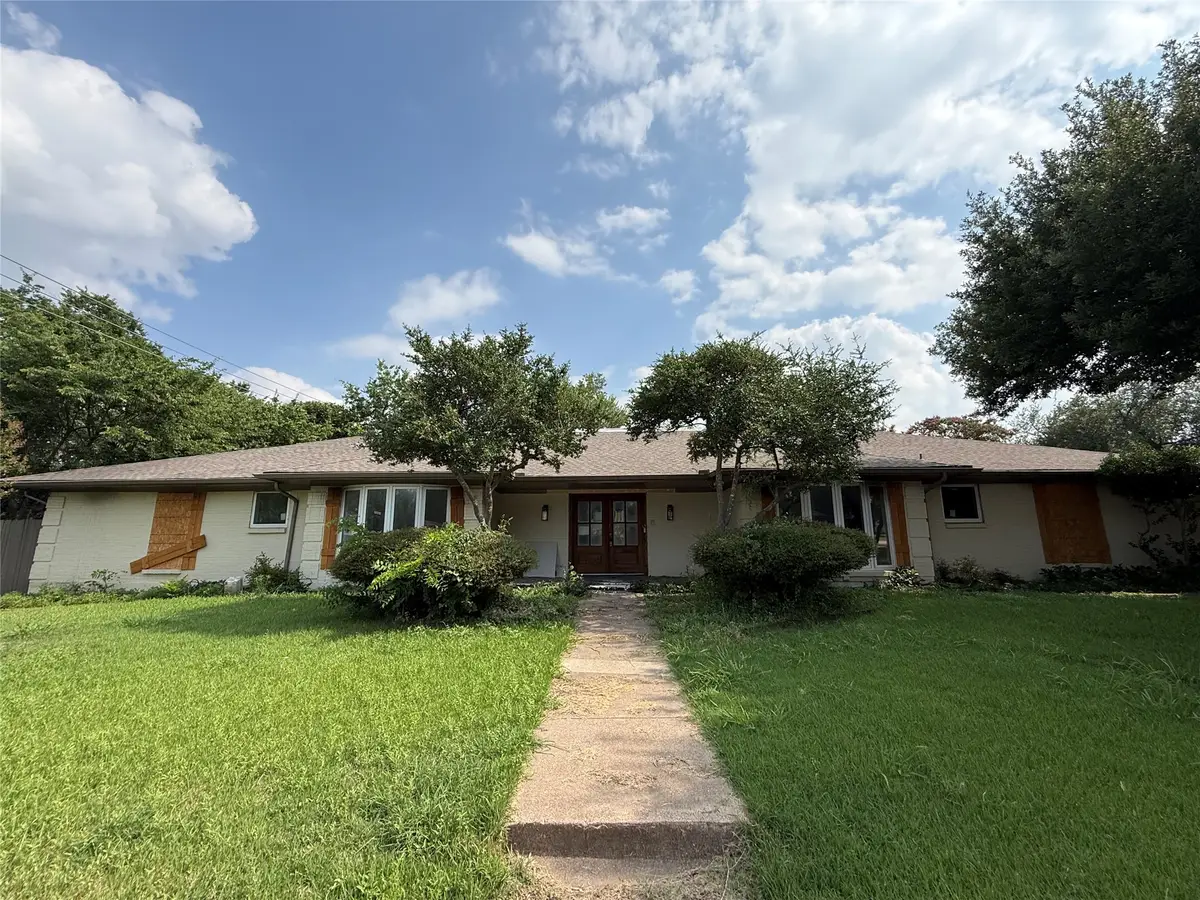1013 Rockmoor Drive, Edgecliff Village, TX 76134 - #1