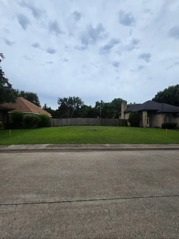 11 Austin Drive, DeSoto, TX 75115