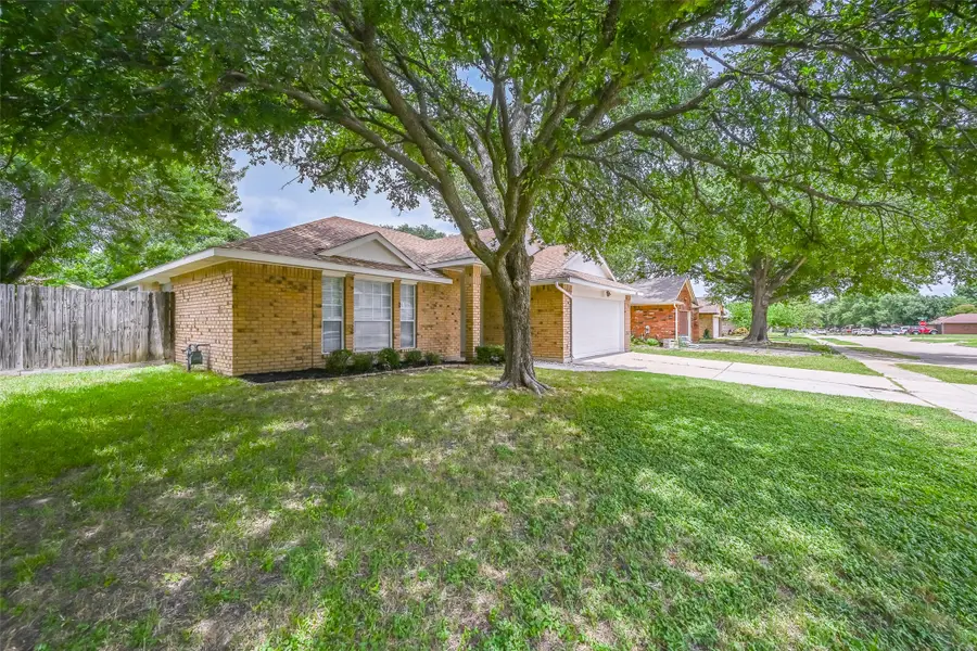 2822 White Oak Drive, Grand Prairie, TX 75052 - #2