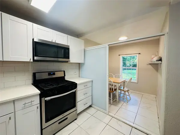 107 N Dwight Avenue, Dallas, TX 75211