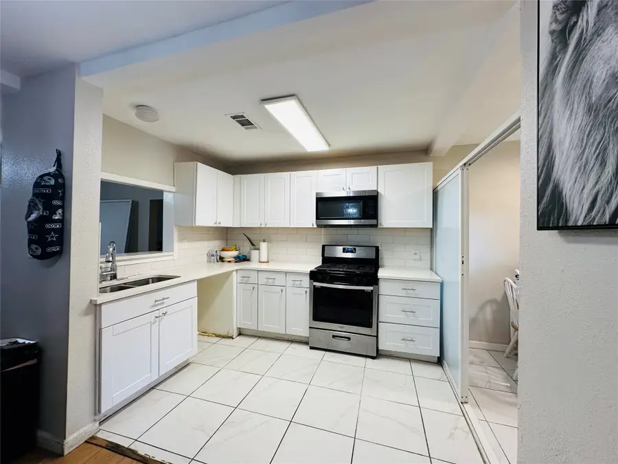 107 N Dwight Avenue, Dallas, TX 75211 - #3