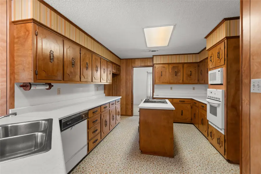 209 N Harrison Street, Roxton, TX 75477 - #3