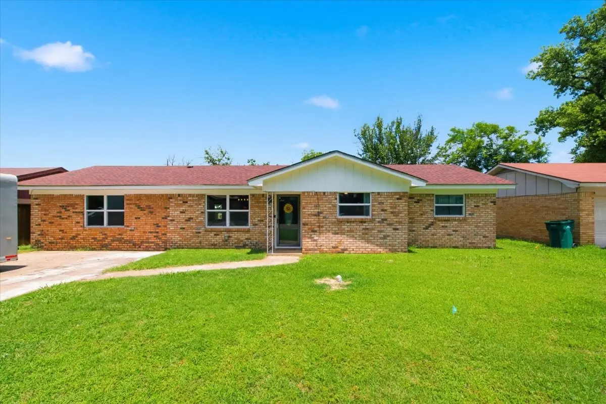 213 Virginia Drive, Lacy Lakeview, TX 76705 - #1