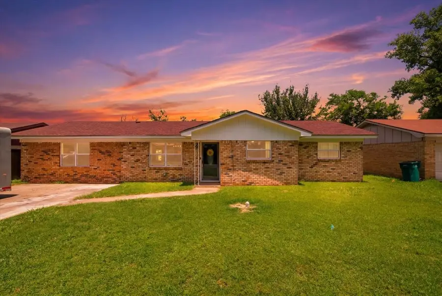 213 Virginia Drive, Lacy Lakeview, TX 76705 - #2