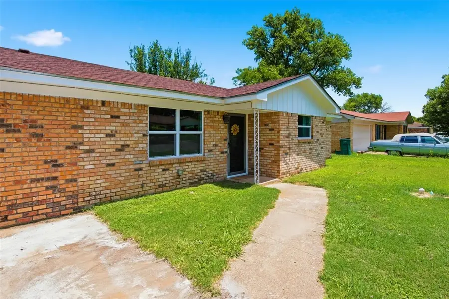 213 Virginia Drive, Lacy Lakeview, TX 76705 - #3