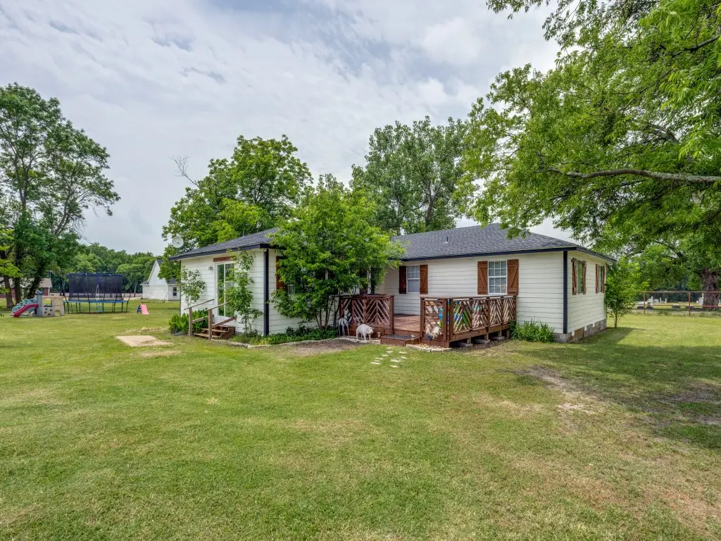 411 W Houston Street, Leonard, TX 75452 - #1