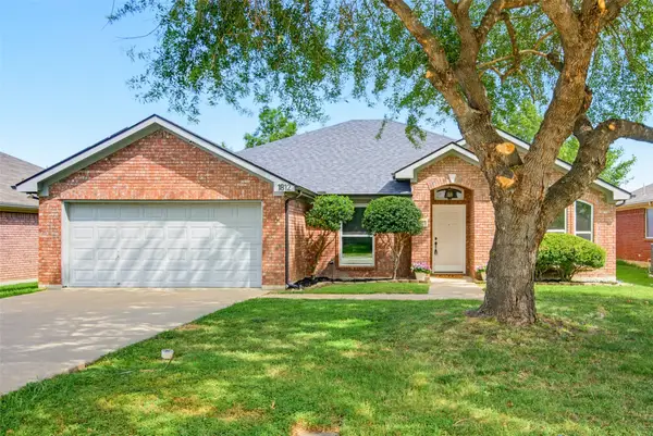 1812 Saint Nevis Drive, Mansfield, TX 76063