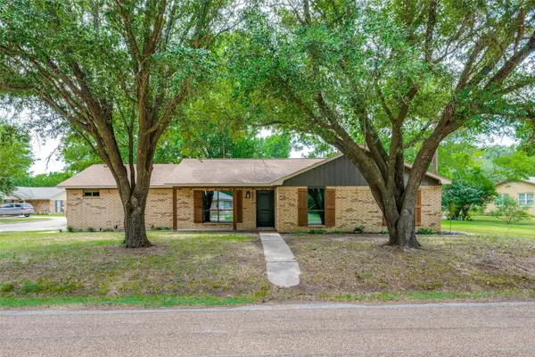 221 N 1st Street, Mabank, TX 75147