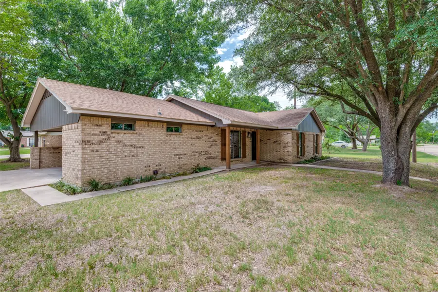 221 N 1st Street, Mabank, TX 75147 - #2