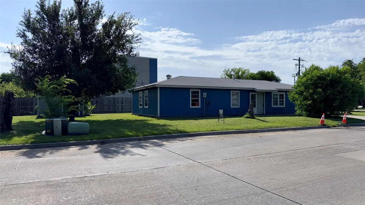 509 N 10th Street, Sanger, TX 76266 - #1