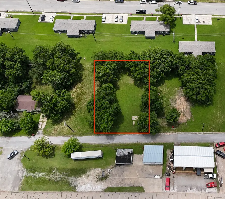 810 E 3rd Street, Bonham, TX 75418 - #3